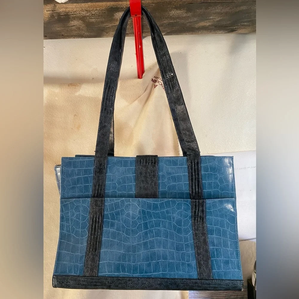 Stylish Blue Crocodile Pattern Dog Carrier Hang in Shoulder Bag .